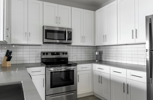 Sun City Center Apartment | Landing | Stunning 2BD, Gym