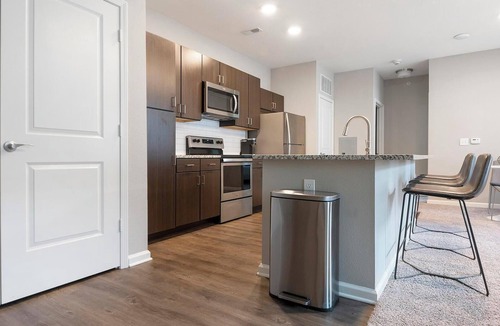 Chesterfield Apartment | Landing | Stunning 1BD, Gym, Clubhouse