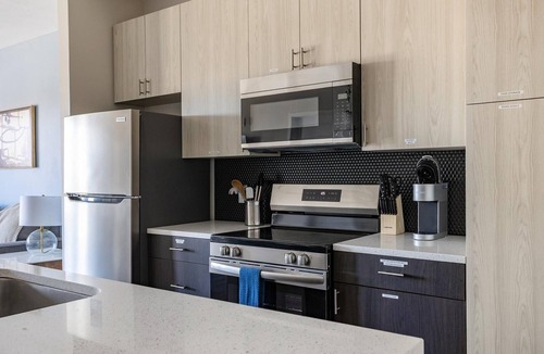 Near Northside Apartment | Landing | Stunning 1BD, Gym, Pool