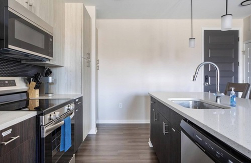 Near Northside Apartment | Landing | Stunning 1BD, Gym, Pool