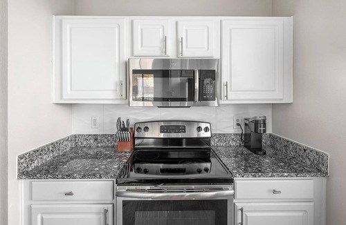 Murfreesboro Apartment | Landing | Stunning 1BD, Gym, Clubhouse
