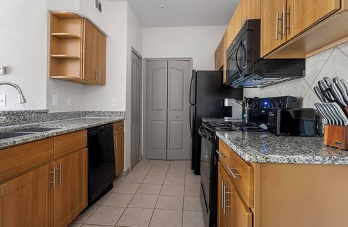 Gainesville Apartment | Landing | Stunning 1BD, Gym, Tennis Court