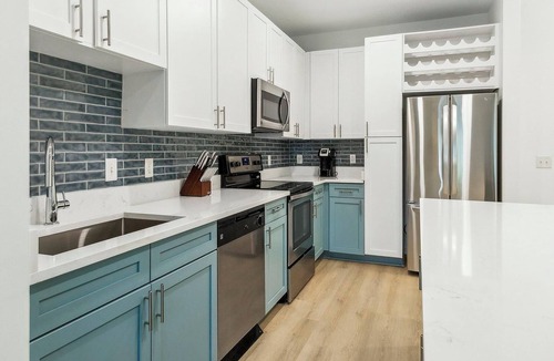 Eden Apartment | Landing | Stunning 1BD, Clubhouse, Pool