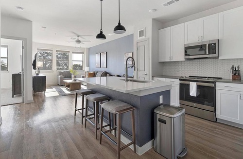 Lower Basin Lake Travis Apartment | Landing | Stunning 1BD, Clubhouse, Pool