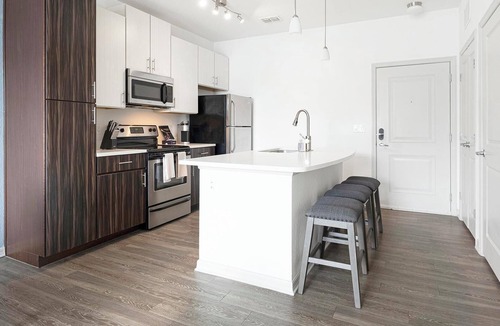 Fairvilla Apartment | Landing | Stunning 1BD, Gym, Clubhouse