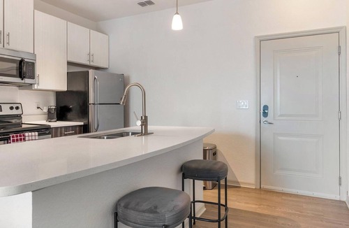 Fairvilla Apartment | Landing | Stunning 1BD, Gym, Clubhouse