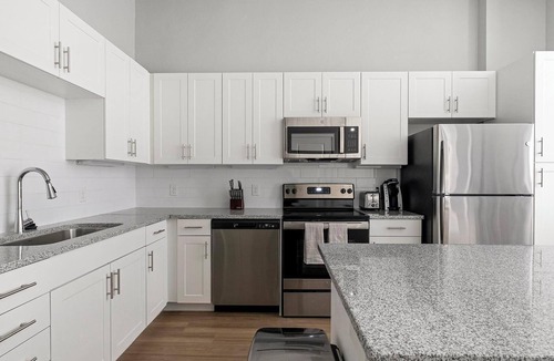 Conroe Apartment | Landing | Stunning 1BD, Game Room, Gym
