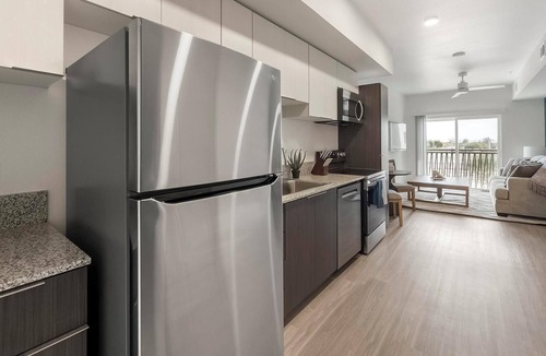 North Mountain Apartment | Landing | Stunning 1BD, Gym, Pool