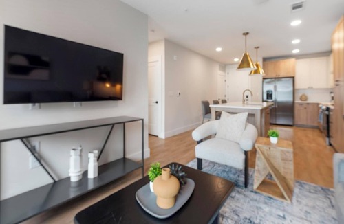 Mount Mourne Apartment | Landing | Stunning 1BD, Pool, Clubhouse