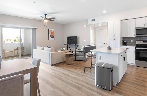 Townsite Apartment | Landing | Stunning 1BD, Pool, Rooftop Lounge