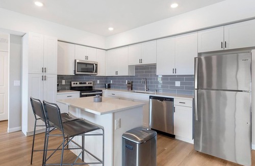 Townsite Apartment | Landing | Stunning 1BD, Pool, Rooftop Lounge