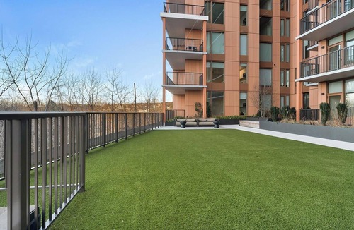 Washington Apartment | Landing | Stunning 1BD, Courtyard, Gym