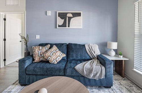 Ono Island Apartment | Landing | Stunning 2BD, Pool, Yoga Studio