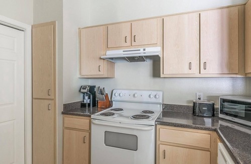 Southbelt/Ellington Apartment | Landing | Stunning 2BD, Clubhouse, Game Room