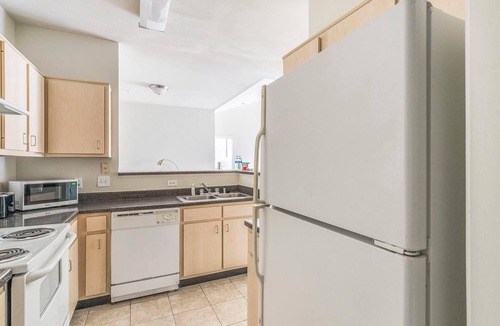 Southbelt/Ellington Apartment | Landing | Stunning 2BD, Clubhouse, Game Room