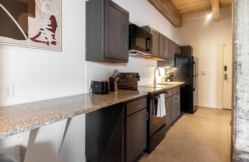 Downtown Memphis Apartment | Landing | Stunning 2BD, Courtyard, Gym