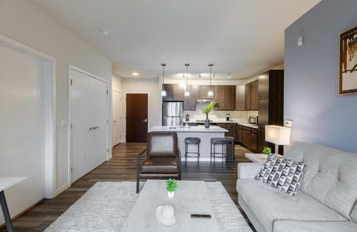 Milwaukee Apartment | Landing Stunning 2BD Courtyard Clubhouse