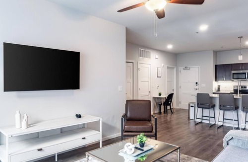 Greenwich Apartment | Landing | Stunning 2BD, Courtyard, Gym