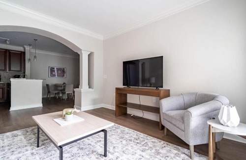 Cary Apartment | Landing Stunning 2BD Courtyard Gym
