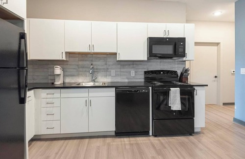 Pinch District Apartment | Landing | Stunning 2BD, Gym, Rooftop Lounge