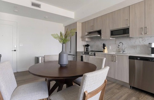 Overtown Apartment | Landing | Stunning 2BD, Pool