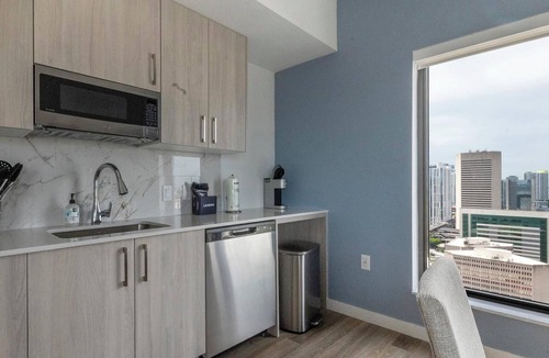 Overtown Apartment | Landing | Stunning 2BD, Pool