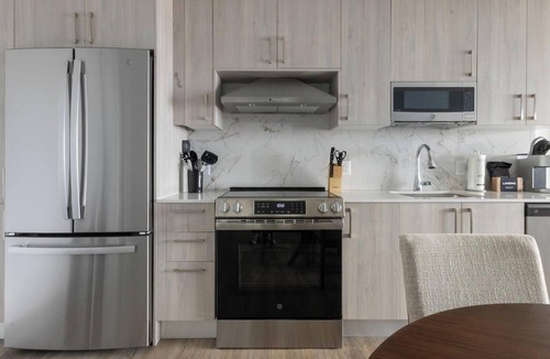 Overtown Apartment | Landing | Stunning 2BD, Pool