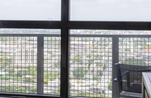 Overtown Apartment | Landing | Stunning 2BD, Pool