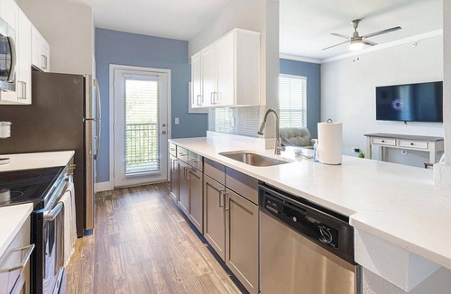 Fort Worth Apartment | Landing | Stunning 2BD in Cityview
