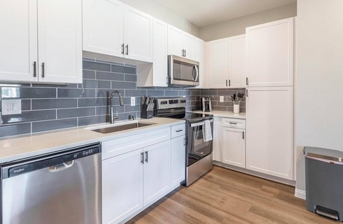 Townsite Apartment | Landing | Stunning 2BD, Rooftop Lounge, Pool