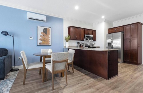 Johnstown Apartment | Landing | Stunning 2BD, Yoga Studio, Gym