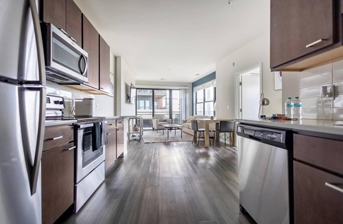 Milwaukee Apartment | Landing | Stunning 2BD, Gym, Clubhouse