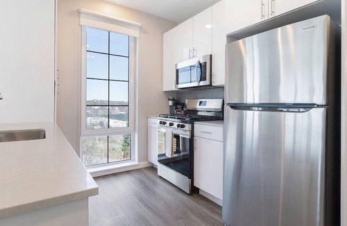 New Haven Apartment | Landing | Stunning 2BD, Pool, Gym