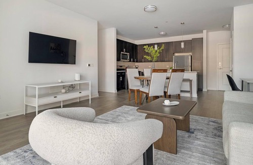 Schaumburg Apartment | Landing | Stunning 2BD, Pool, Yoga Studio