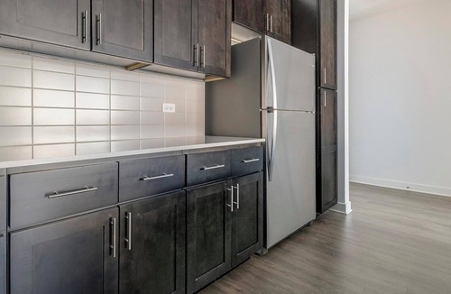 Schaumburg Apartment | Landing | Stunning 2BD, Pool, Yoga Studio
