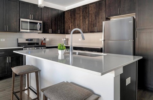 Schaumburg Apartment | Landing | Stunning 2BD, Pool, Yoga Studio