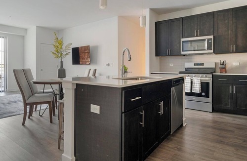 Schaumburg Apartment | Landing | Stunning 2BD, Pool, Yoga Studio