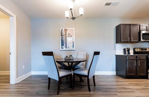 Cocoa Apartment | Landing | Stunning 3BD, Gym, Pool