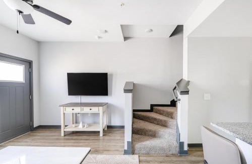 Northwest Pensacola Apartment | Landing Stunning 3BD Pool Game Room