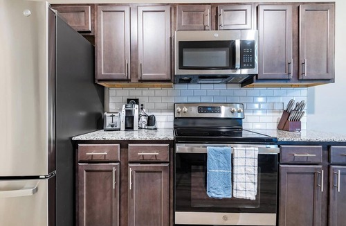Cocoa Apartment | Landing | Stunning 3BD, Pool, Clubhouse