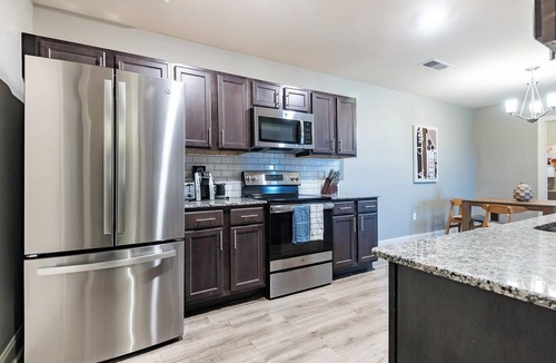Cocoa Apartment | Landing | Stunning 3BD, Pool, Clubhouse