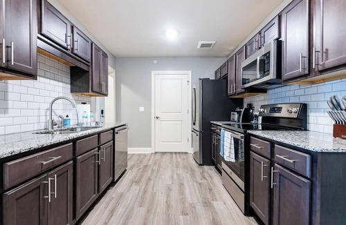 Cocoa Apartment | Landing | Stunning 3BD, Pool, Clubhouse