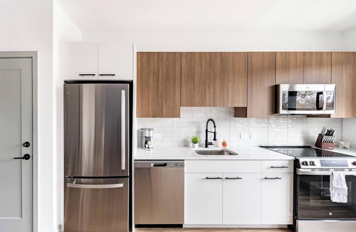 Haverhill Apartment | Landing | Stunning Studio, Pool, Gym