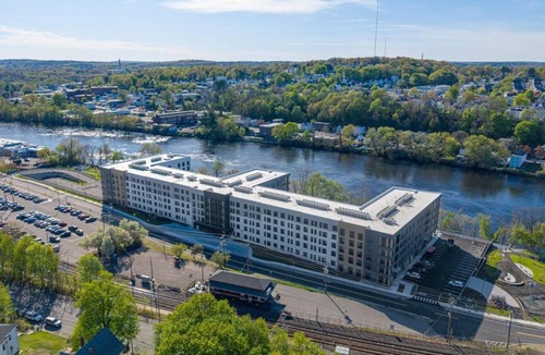 Haverhill Apartment | Landing | Stunning Studio, Pool, Gym