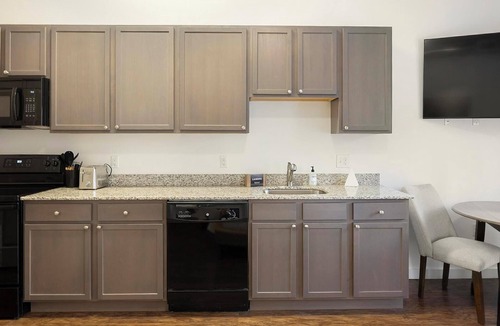 Church Hill Apartment | Landing | Stunning Studio, Clubhouse, Pool