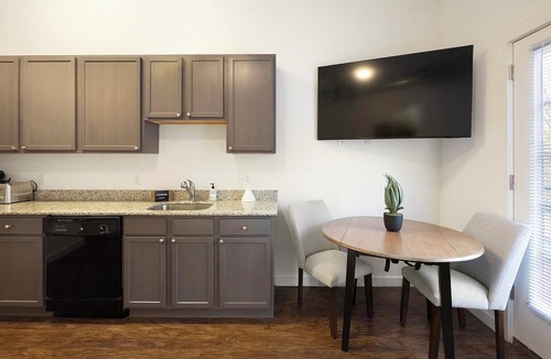 Church Hill Apartment | Landing | Stunning Studio, Clubhouse, Pool