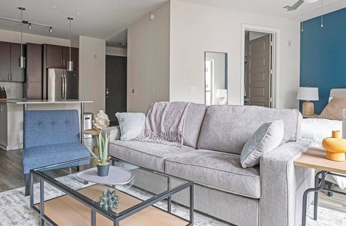 Woodland Heights Apartment | Landing | Stunning Studio, Game Room, Gym