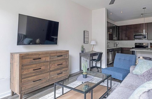 Woodland Heights Apartment | Landing | Stunning Studio, Game Room, Gym