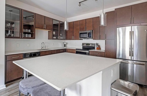 Woodland Heights Apartment | Landing | Stunning Studio, Game Room, Gym