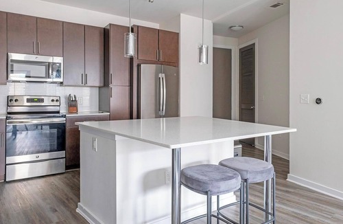 Woodland Heights Apartment | Landing | Stunning Studio, Game Room, Gym
